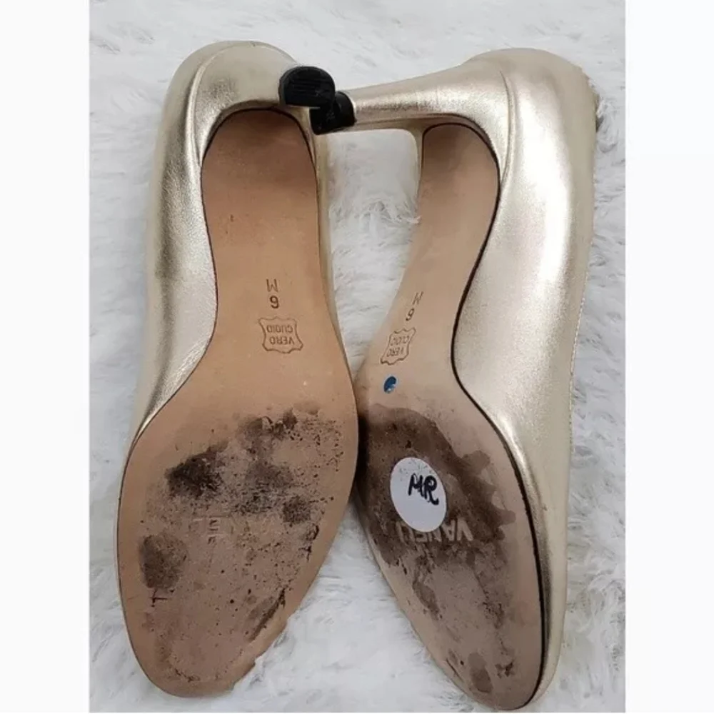 Vaneli Women's Pumps Gold Patent Heels Round Toe Shoes Size 6